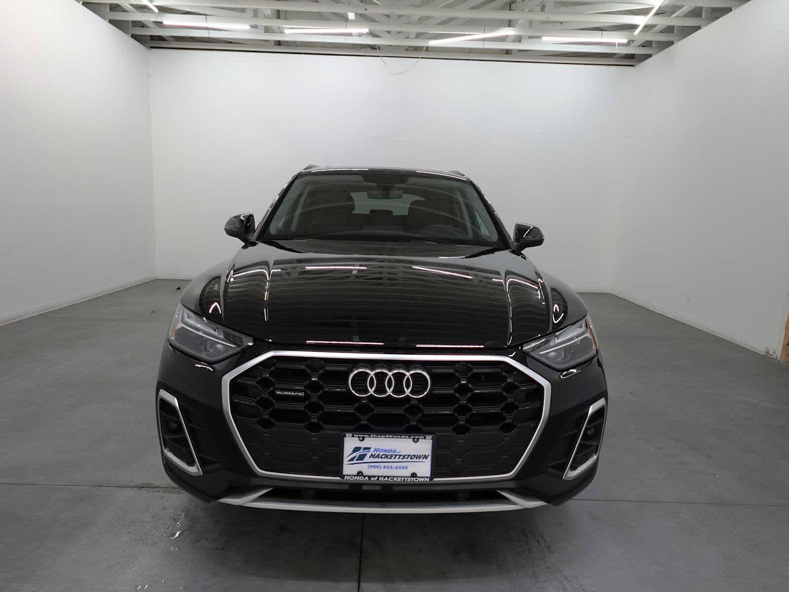 Used 2023 Audi Q5 2.0T Premium w/ Convenience Package AWD/4WD image 2