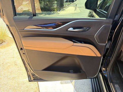 Used 2023 Cadillac Escalade ESV Sport w/ LPO, ONYX Package AWD/4WD image 37