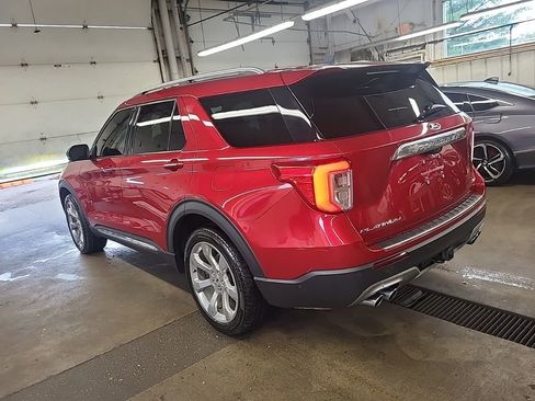 Used 2020 Ford Explorer Platinum w/ Premium Technology Package image 2