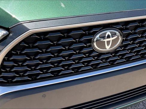 Used 2024 Toyota Corolla Cross XLE FWD image 29