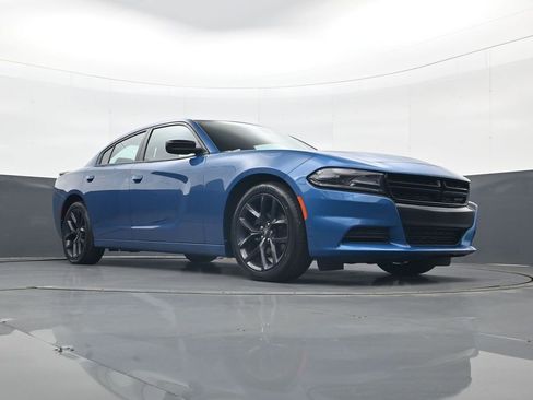 Used 2020 Dodge Charger SXT w/ Blacktop Package RWD image 23