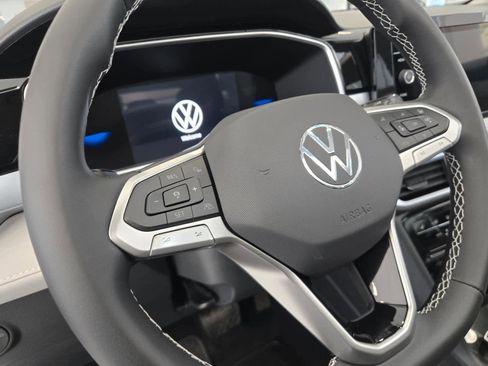 New 2026 Volkswagen Taos SE image 22