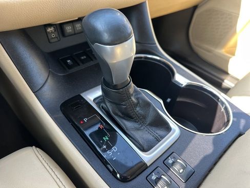 Used 2018 Toyota Highlander XLE image 19