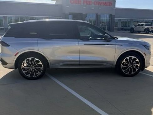 Used 2025 Lincoln Nautilus Reserve AWD/4WD image 34