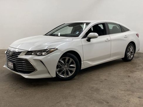 Used 2022 Toyota Avalon XLE image 1
