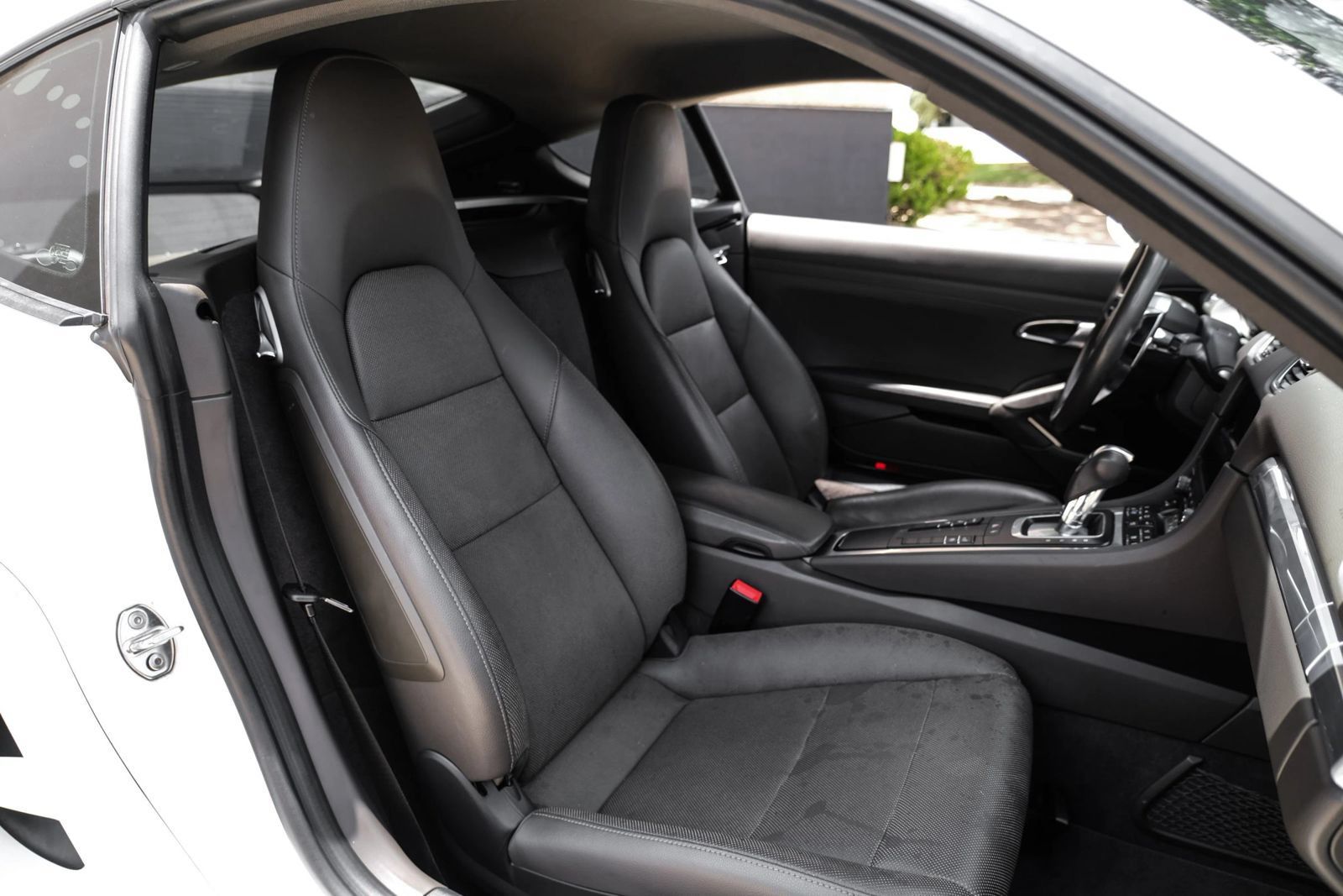 Used 2018 Porsche 718 Cayman S w/ Sportdesign Package RWD image 29