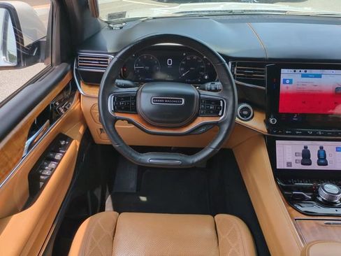 Used 2022 Jeep Grand Wagoneer Series III w/ Flexible Seating Group AWD/4WD image 16