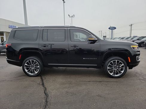 Used 2023 Jeep Wagoneer Series III w/ Premium Group I image 3