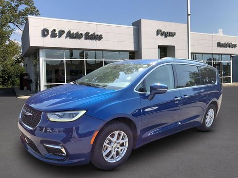 Used 2021 Chrysler Pacifica Touring-L FWD image 4