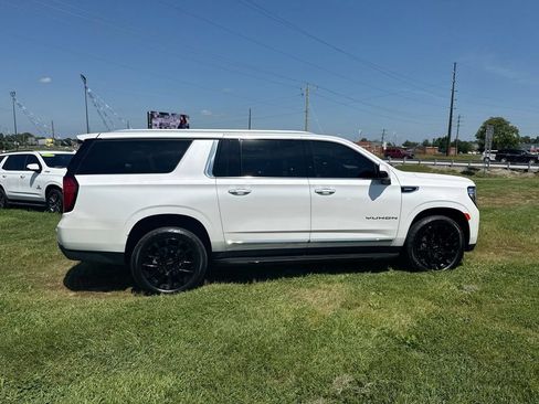 Used 2023 GMC Yukon XL SLT w/ SLT Luxury Package AWD/4WD image 14