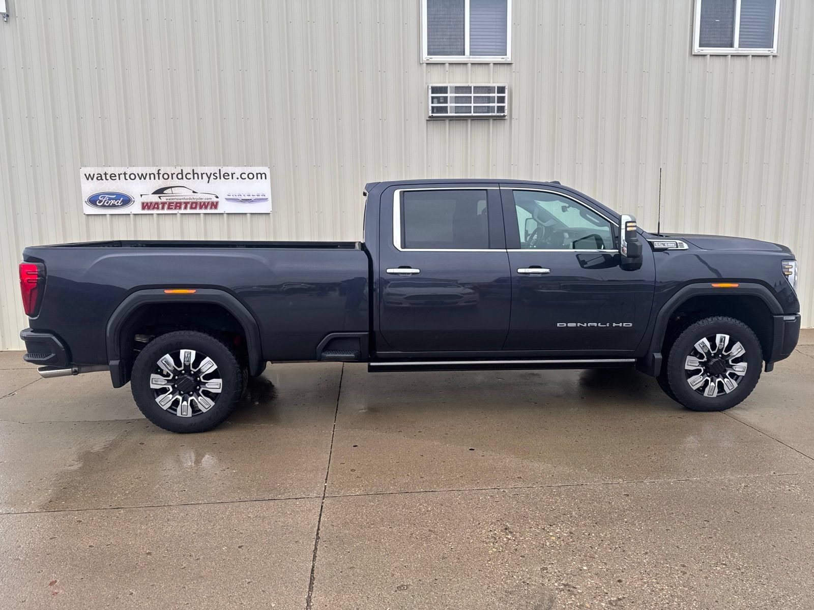 Used 2024 GMC Sierra 2500 Denali w/ Denali Reserve Package AWD/4WD image 1