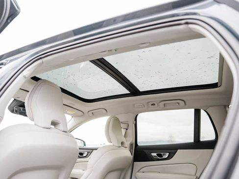 Used 2026 Volvo V60 B5 Cross Country Plus w/ Climate Package image 32