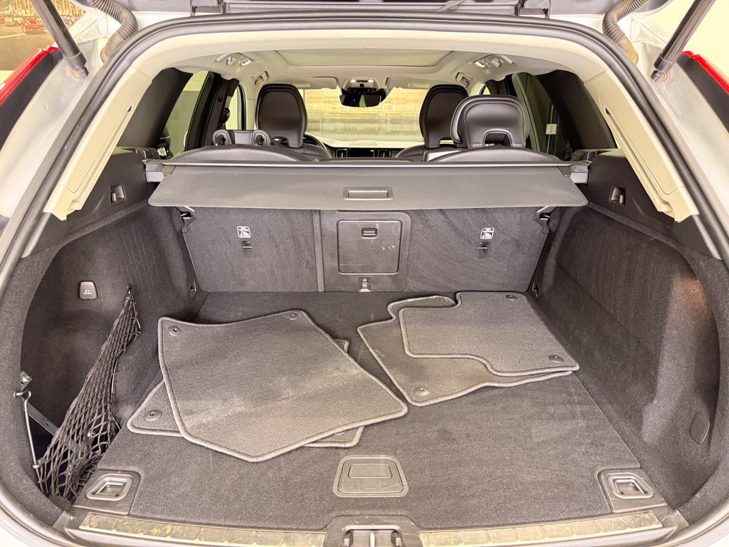 Used 2020 Volvo XC60 T6 Momentum w/ Advanced Package AWD/4WD image 23