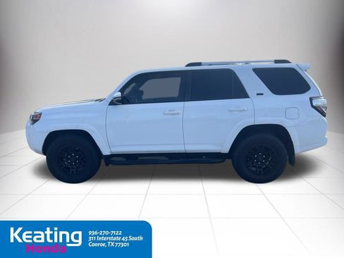 Used 2021 Toyota 4Runner SR5 Premium w/ Moonroof Package RWD image 9