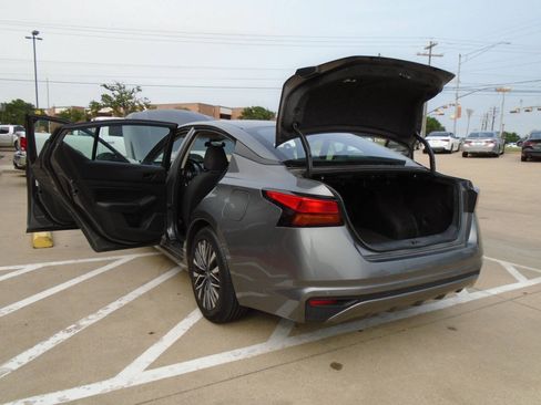 Used 2024 Nissan Altima 2.5 SV FWD image 24