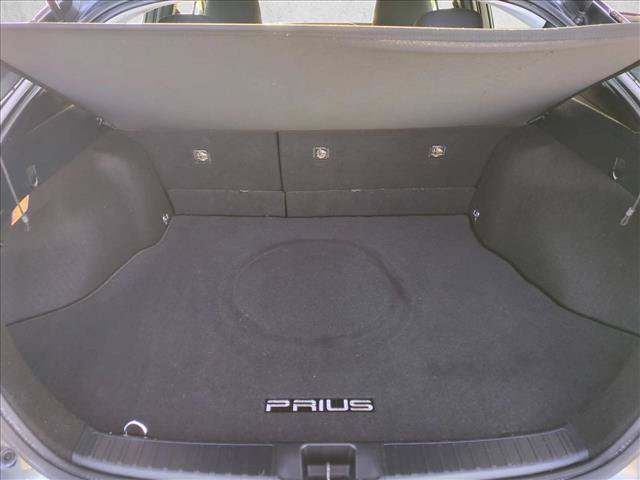 Used 2016 Toyota Prius Three w/ Advanced Technology Package FWD image 4