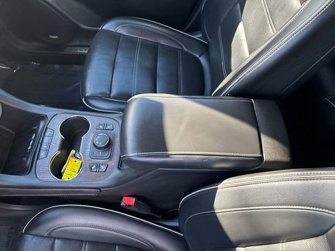 Used 2023 GMC Acadia Denali w/ Denali Technology Package image 29