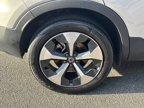 Used 2024 Volvo XC40 B5 Core image 17