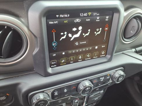 Used 2022 Jeep Gladiator Sport image 32