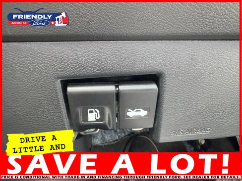 Used 2023 Nissan Versa SV image 21