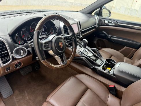 Used 2017 Porsche Cayenne AWD/4WD image 11