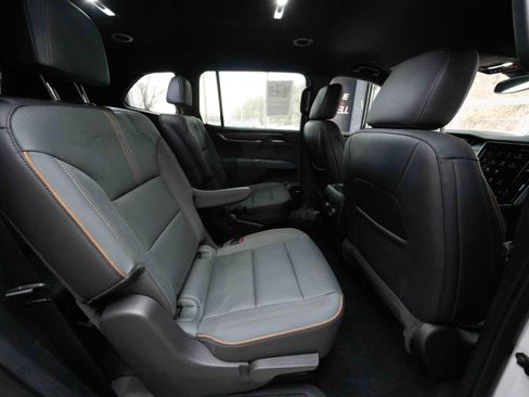 Used 2024 GMC Acadia AT4 w/ Luxury Package image 25