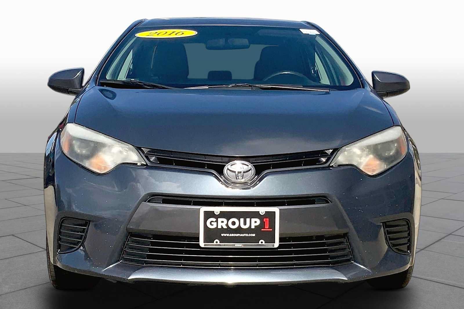 Used 2016 Toyota Corolla LE FWD image 2