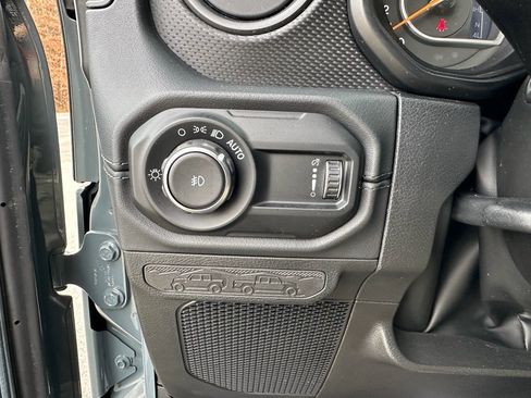 Used 2024 Jeep Wrangler Unlimited Rubicon w/ XTREMEE 35" Tire Package image 14