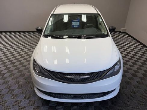 Used 2024 Chrysler Voyager LX image 5