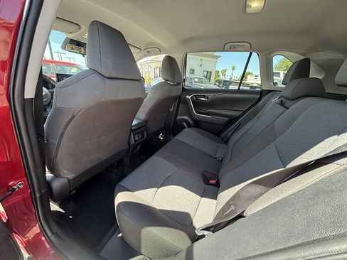Used 2022 Toyota RAV4 XLE FWD image 13