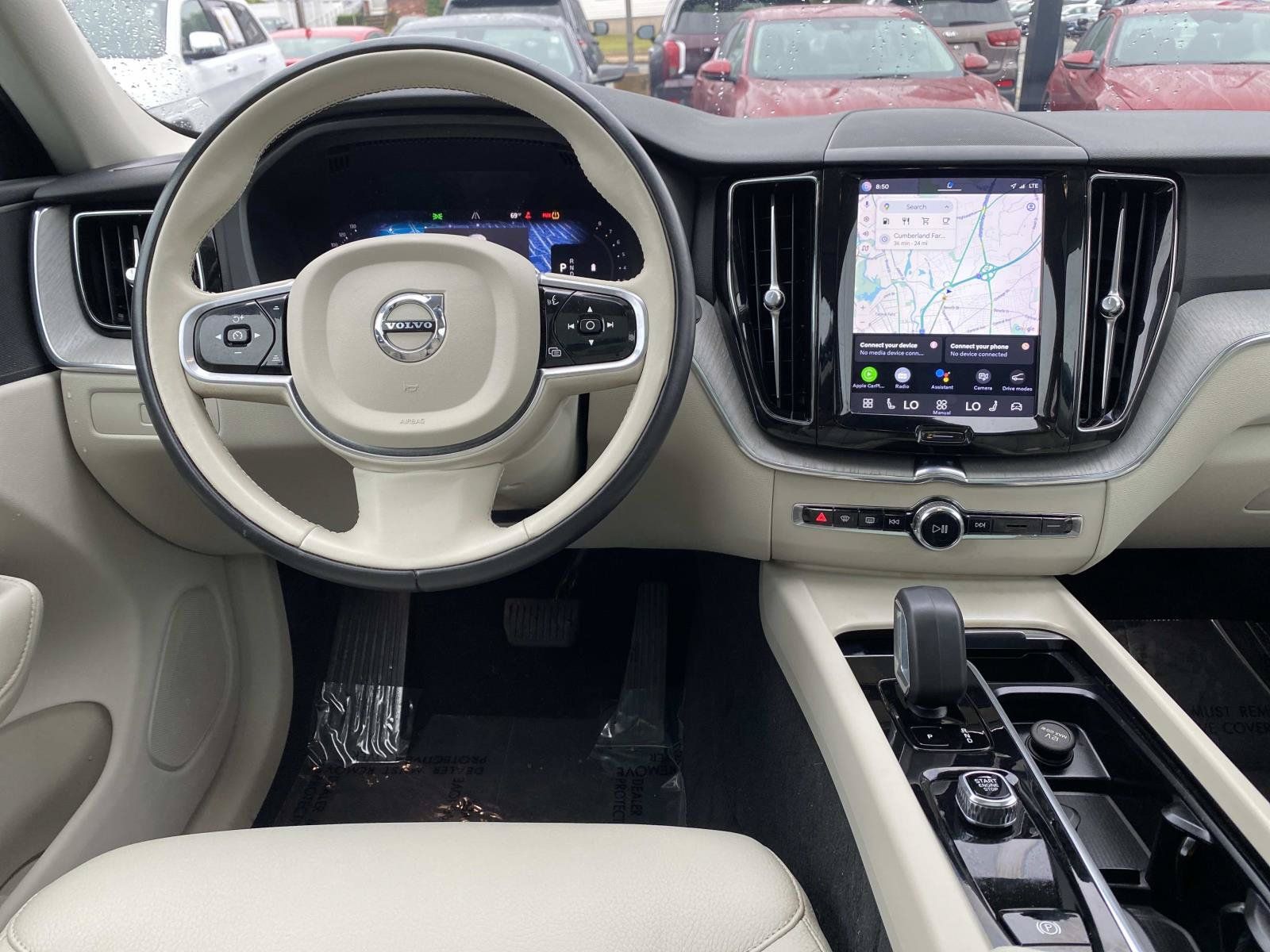 Used 2023 Volvo XC60 B5 Plus AWD/4WD image 13