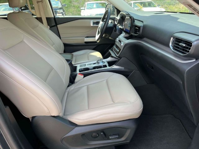 Certified 2024 Ford Explorer XLT w/ Equipment Group 202A RWD image 26