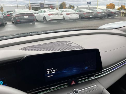 Used 2025 Hyundai Elantra SEL image 18