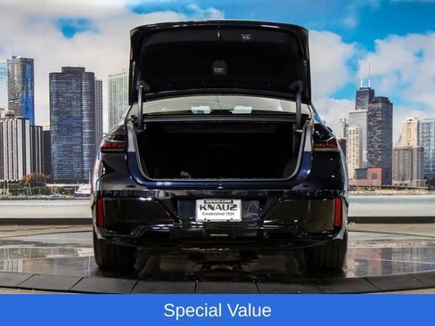 Used 2025 BMW 750e xDrive w/ Executive Package AWD/4WD image 12