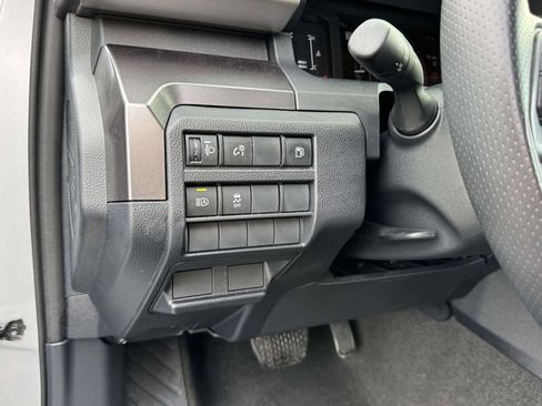 Certified 2025 Toyota 4Runner SR5 AWD/4WD image 11