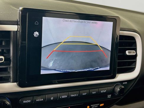 Used 2023 Hyundai Venue Limited image 14