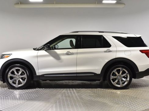 Used 2020 Ford Explorer Platinum w/ Premium Technology Package image 2