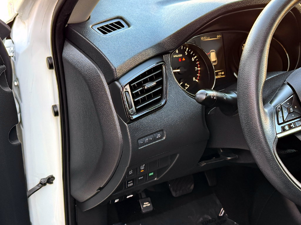Used 2017 Nissan Rogue S AWD/4WD image 17