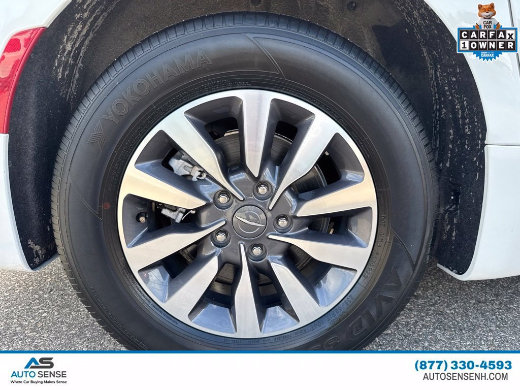Used 2023 Chrysler Pacifica Touring-L FWD image 31