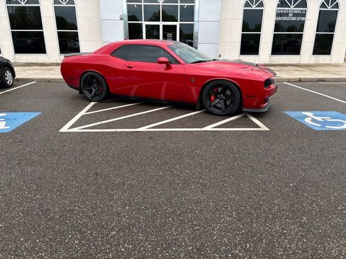 Used 2017 Dodge Challenger SRT Hellcat RWD image 2
