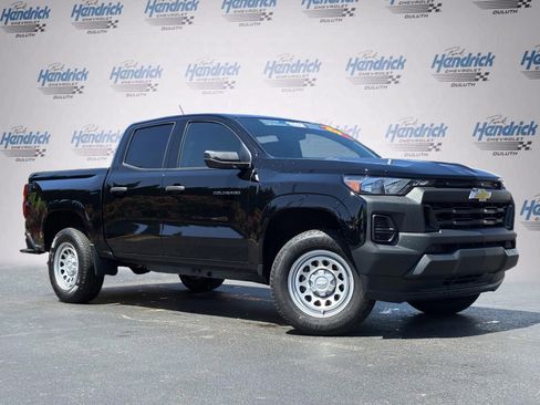 Used 2024 Chevrolet Colorado W/T image 2
