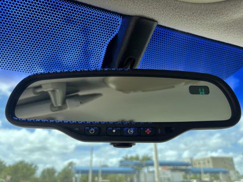 Used 2002 Cadillac De Ville Sedan w/ Comfort/Convenience Pkg image 22