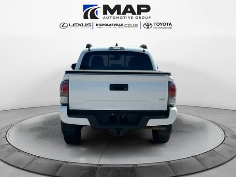 Used 2023 Toyota Tacoma TRD Sport AWD/4WD image 4
