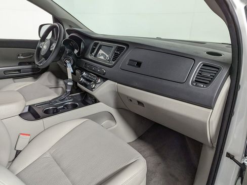 Used 2021 Kia Sedona LX image 27