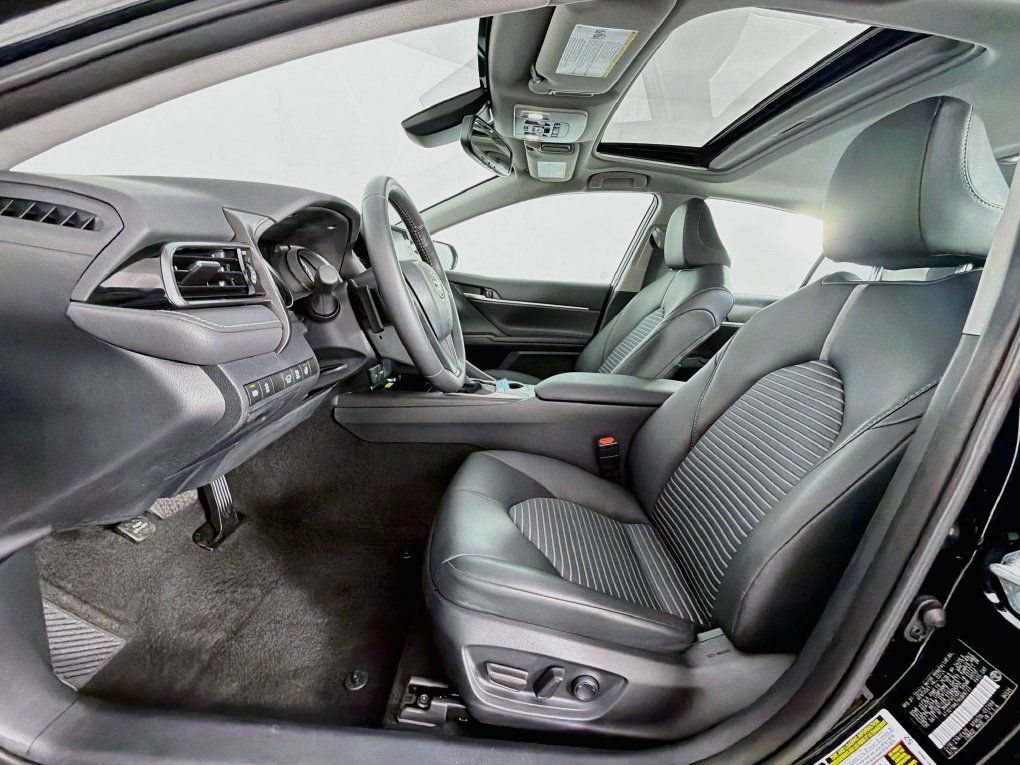 Used 2024 Toyota Camry SE w/ Cold Weather Package FWD image 12