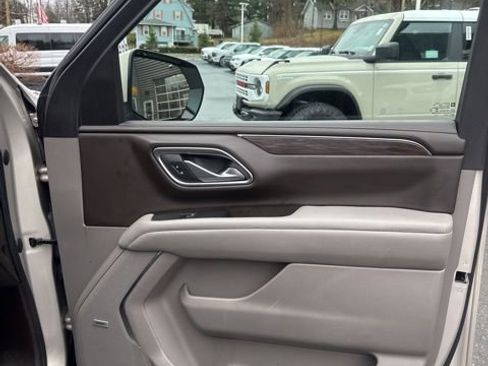 Used 2022 Chevrolet Suburban LT AWD/4WD image 20
