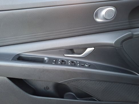 Used 2023 Hyundai Elantra SEL image 13