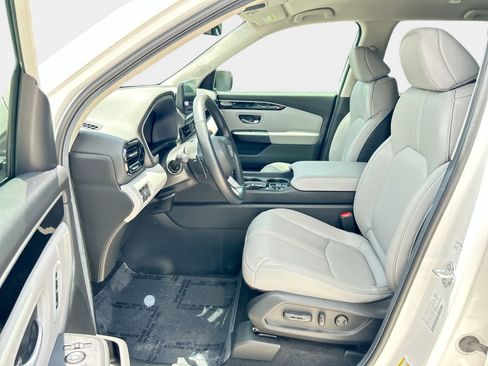 Used 2025 Honda Pilot EX-L image 11