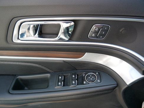 Used 2016 Ford Explorer Limited image 17