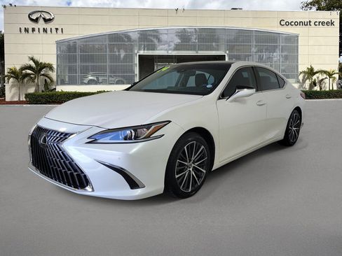 Used 2024 Lexus ES 350 w/ Premium Package FWD image 2
